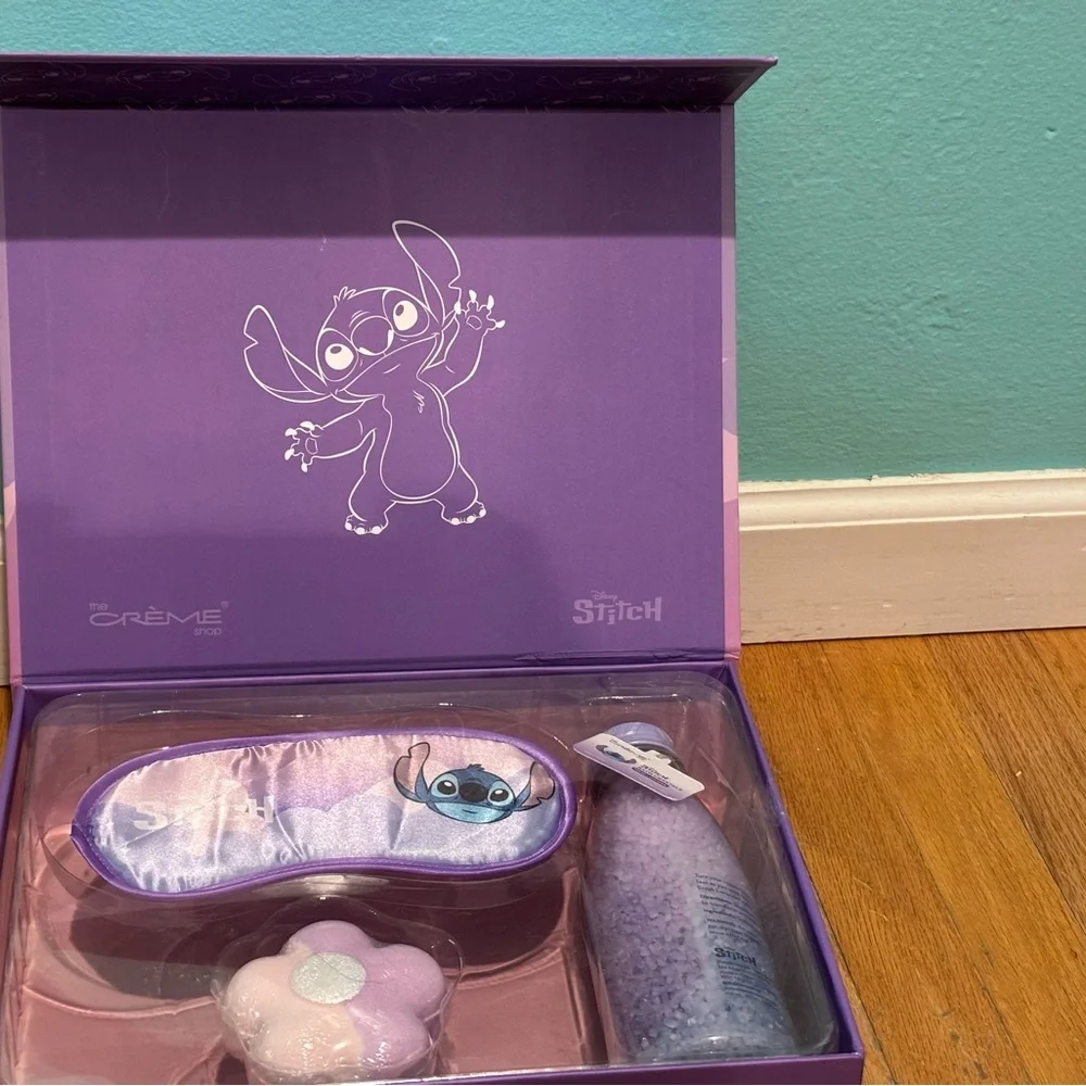 NIB The Creme Shop x Disney Stitch bath gift set